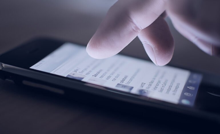  Your Cellphone is Ruining Your Dating Life