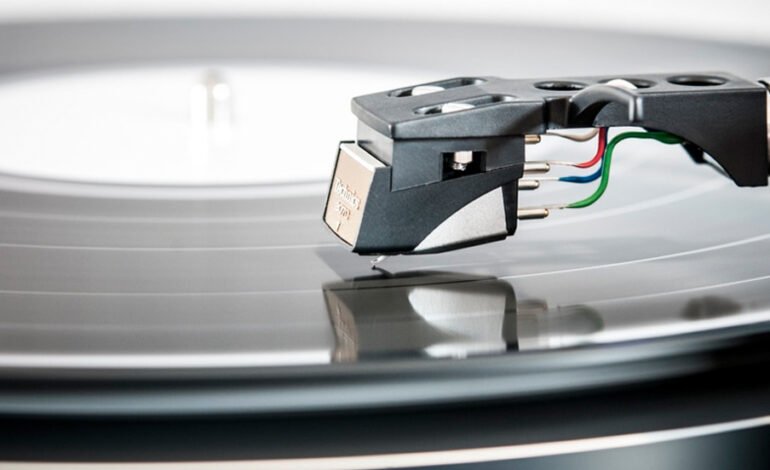  The First Plug and Play Turntable