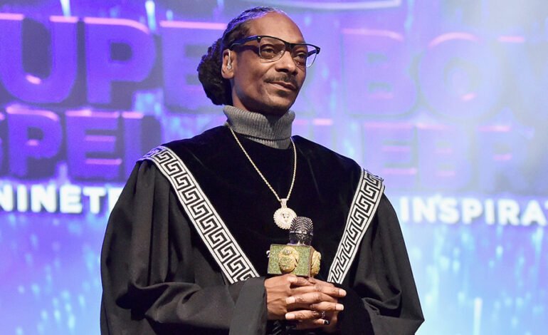  Snoop Dogg previews his new gospel album ‘Bible of Love’