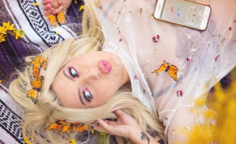 Tina DeCara: A Songstress with an Intoxicating Voice