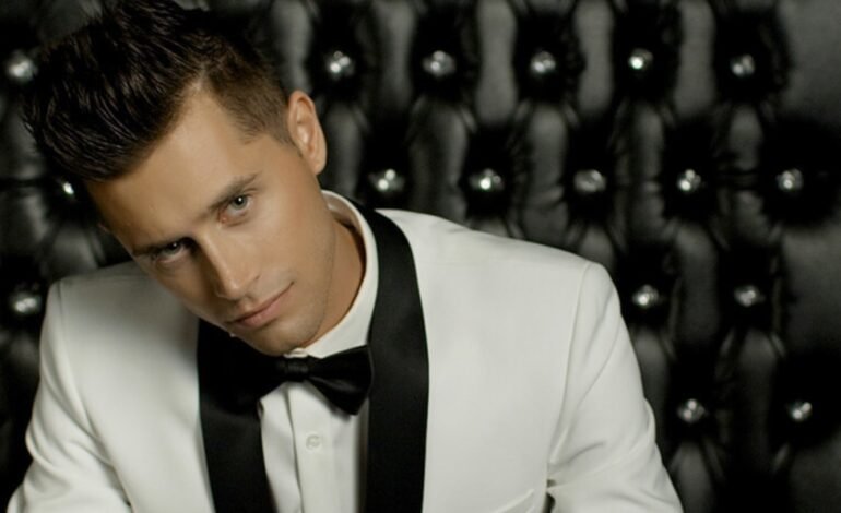  Singer Stewart Taylor Gets Messy This Labor Day