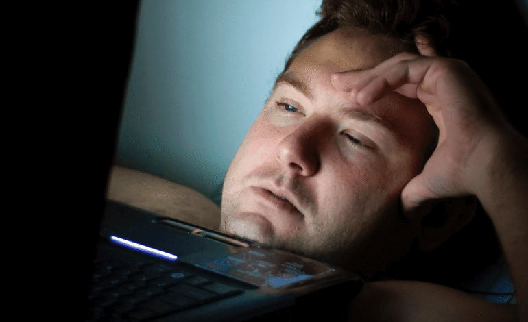  8 Safety Tips for Hooking Up Online
