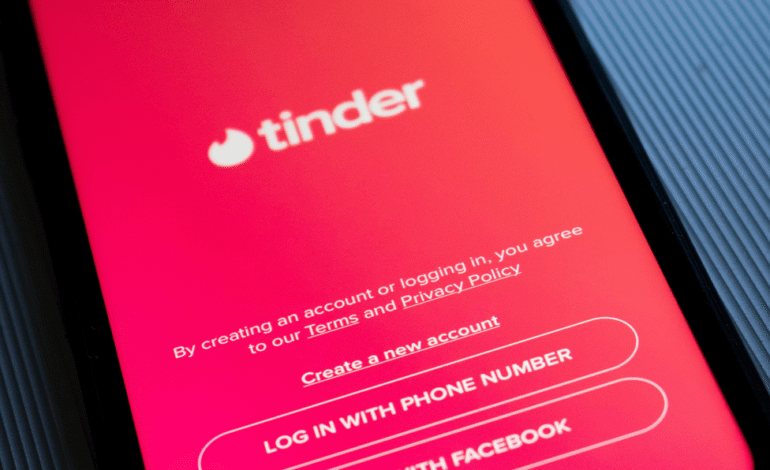  Watch Out for Red Flags When Falling For Someone Via the Internet