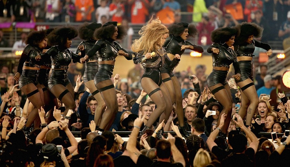 kinkster-mag-kink-view-beyonce-superbowl-photo
